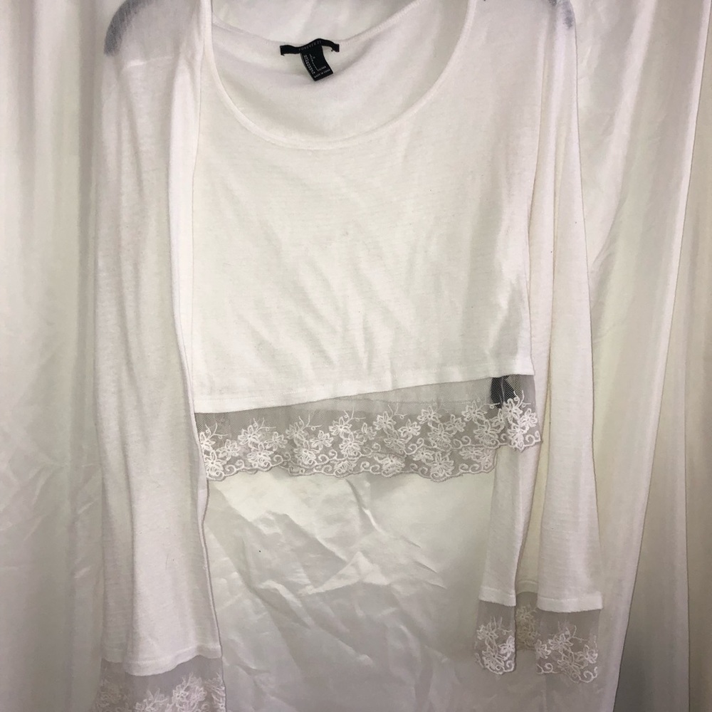 FLARE LACE LONGSLEEVE
